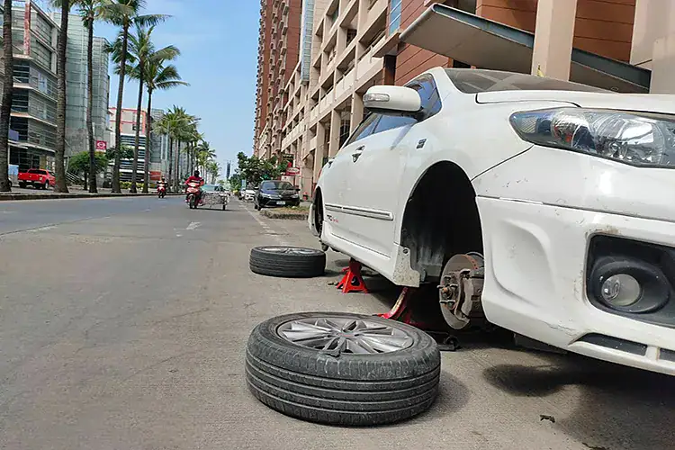 ปะยาง เปลี่ยนยางนอกสถานที่ บริการถึงคุณ รวดเร็ว ปลอดภัย 24 ชั่วโมง