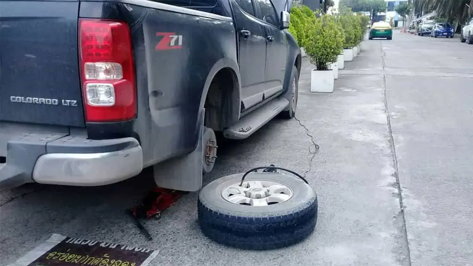 ร้านปะยาง บริการปะยางนอกสถานที่ 24 ชั่วโมง ช่างถึงไว พร้อมอุปกรณ์ครบทุกจุดบริการ